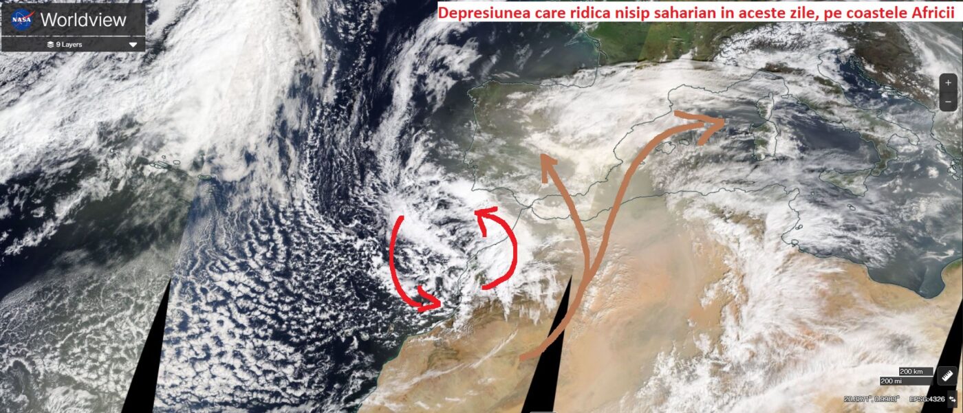 Imagine satelitara cu depresiunea care ridica praf saharian de pe coastele Africii